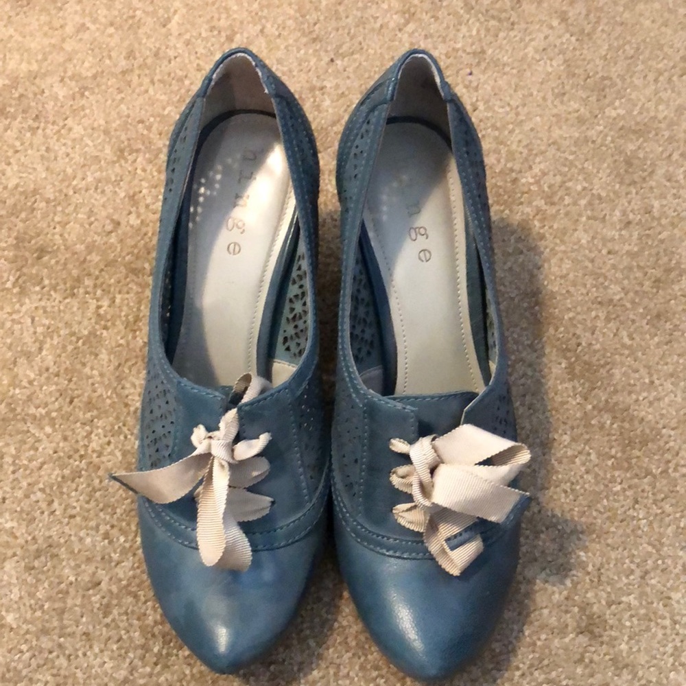 Hinge Heels